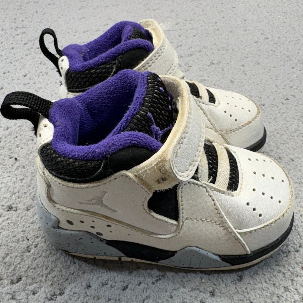 Jordan Shoes Youth Size 4 Air Jordan 414849-101 White Purple Leather Sneakers